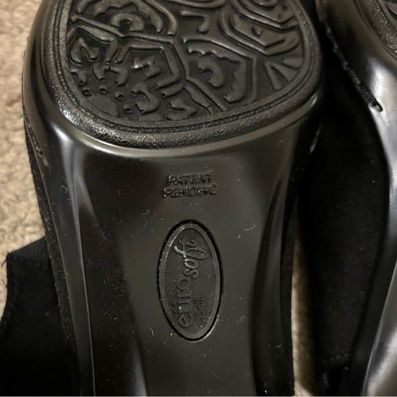 Black Suede Heels Size 7 1/2 - Picture 8 of 10